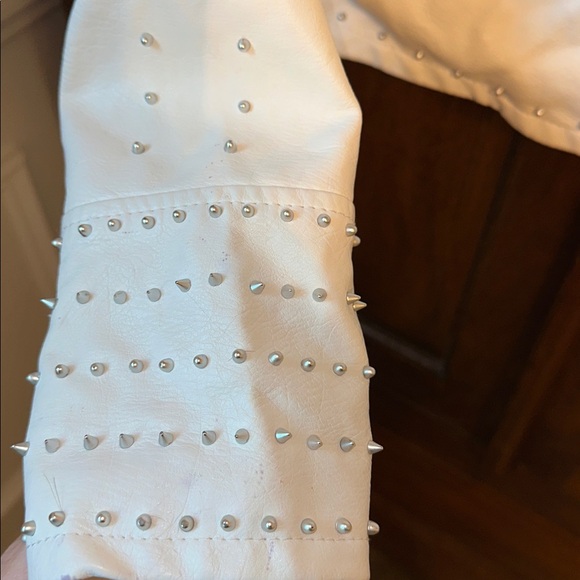 BLANK NYC Stud Floral Moto Faux Leather Jacket Full Bloom White - Picture 10 of 15